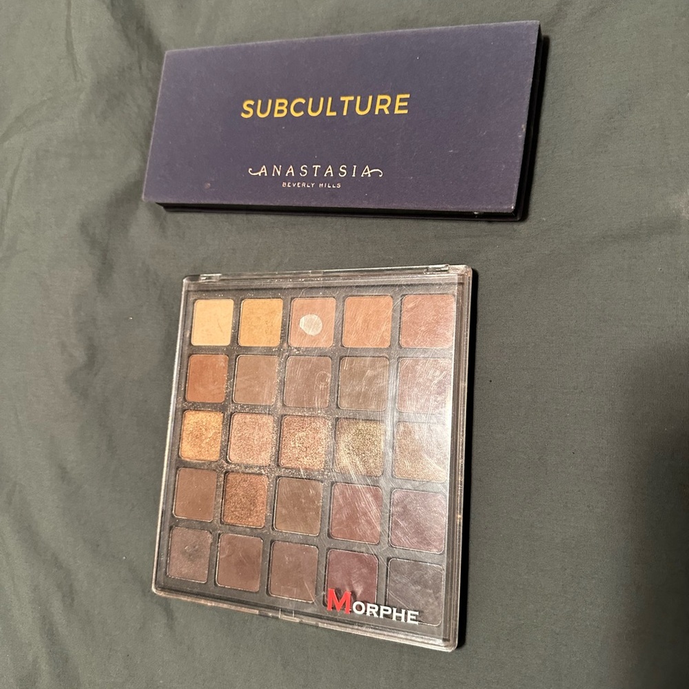 Eye shadow palette bundle